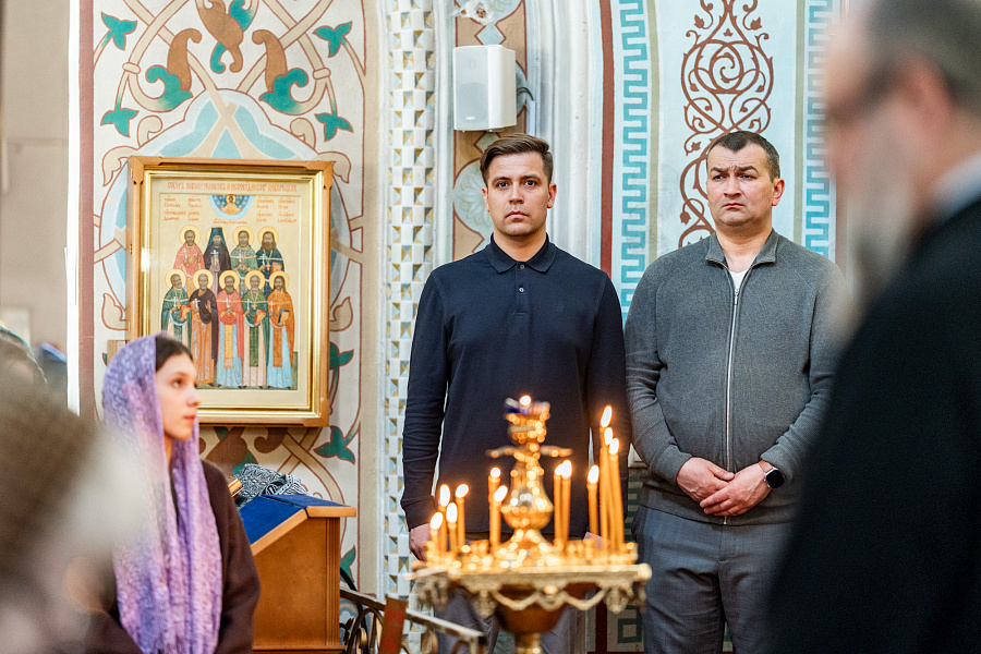 Вечерня с чтением акафиста Страстям Христовым во Владимирском храме посёлка Красково г.о. Люберцы